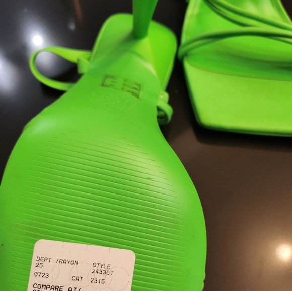 New with tags Green sandals - Picture 3 of 3